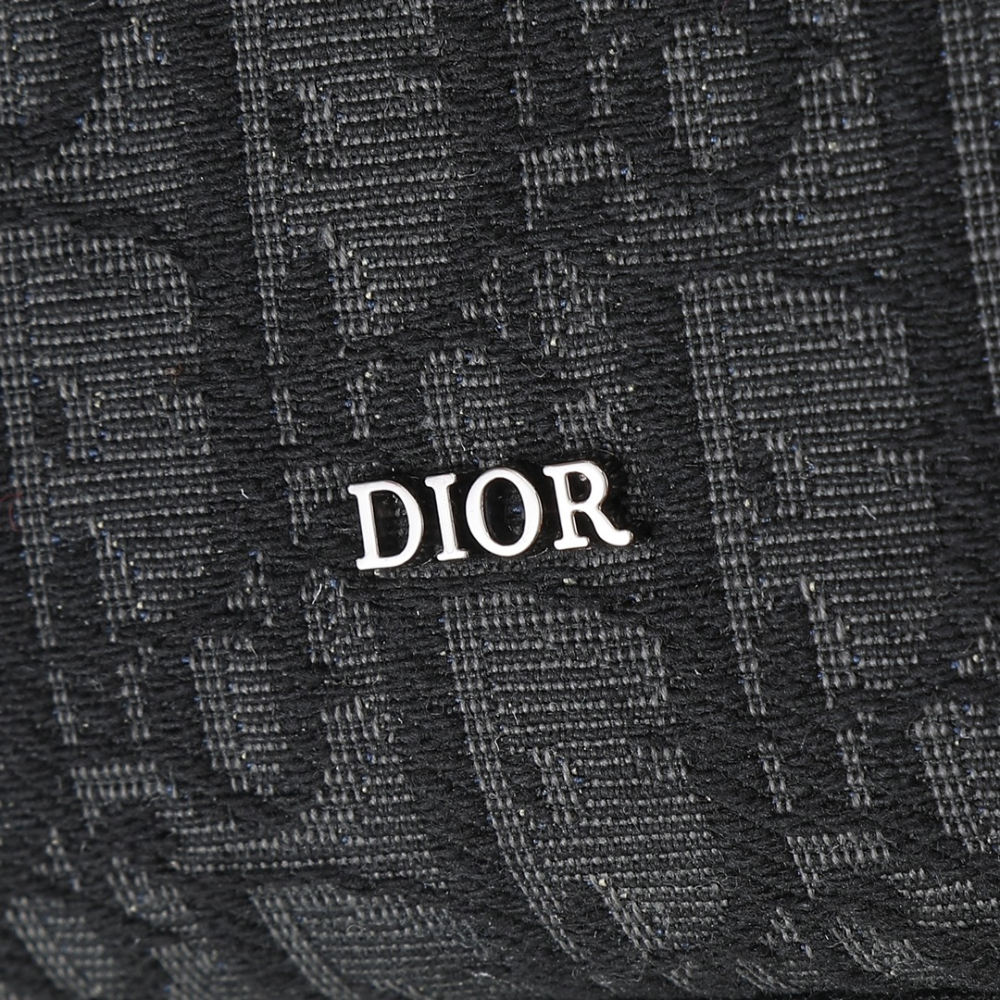 디올 A5 Triangle Pouch