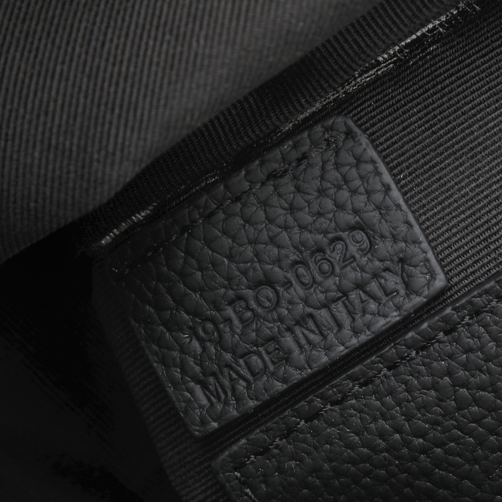 디올 A5 Triangle Pouch