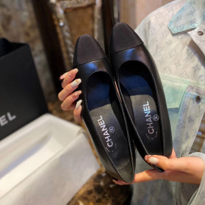 샤넬 cc로고 통굽 펌프스