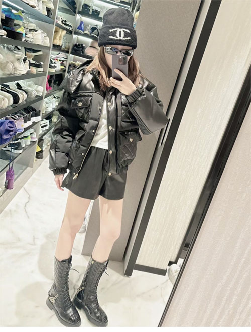 샤넬 23b 체인 로고 퀄팅 레이스업 롱 부츠