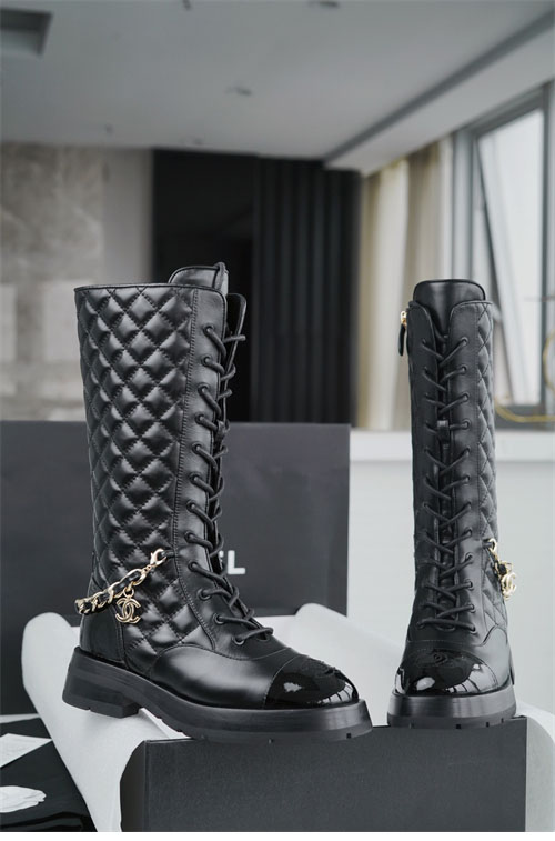 샤넬 23b 체인 로고 퀄팅 레이스업 롱 부츠
