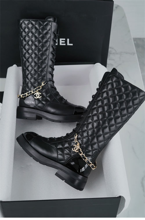 샤넬 23b 체인 로고 퀄팅 레이스업 롱 부츠