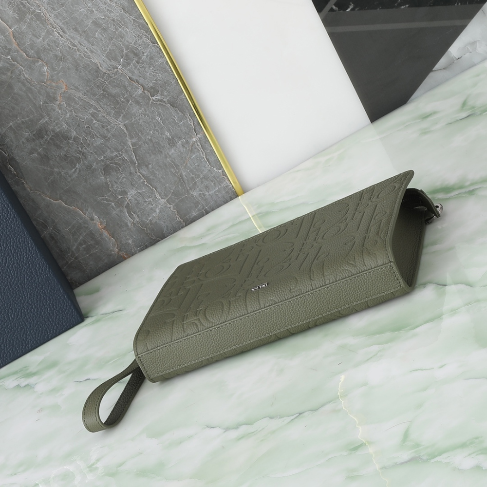 디올 A5 Triangle Pouch