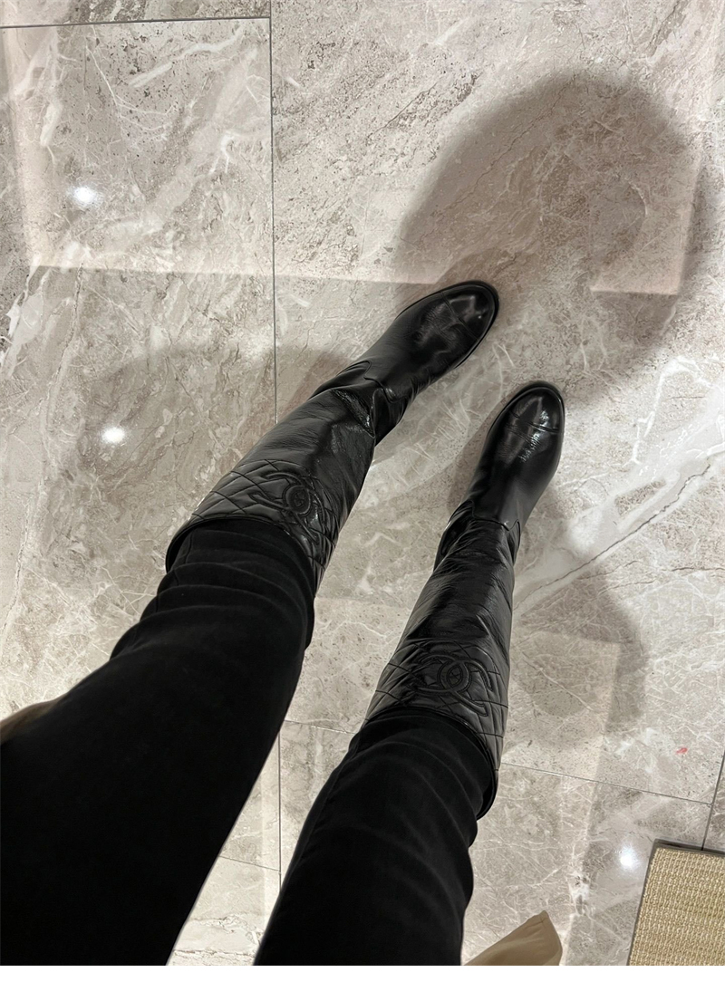 샤넬 퀼팅 롱 부츠