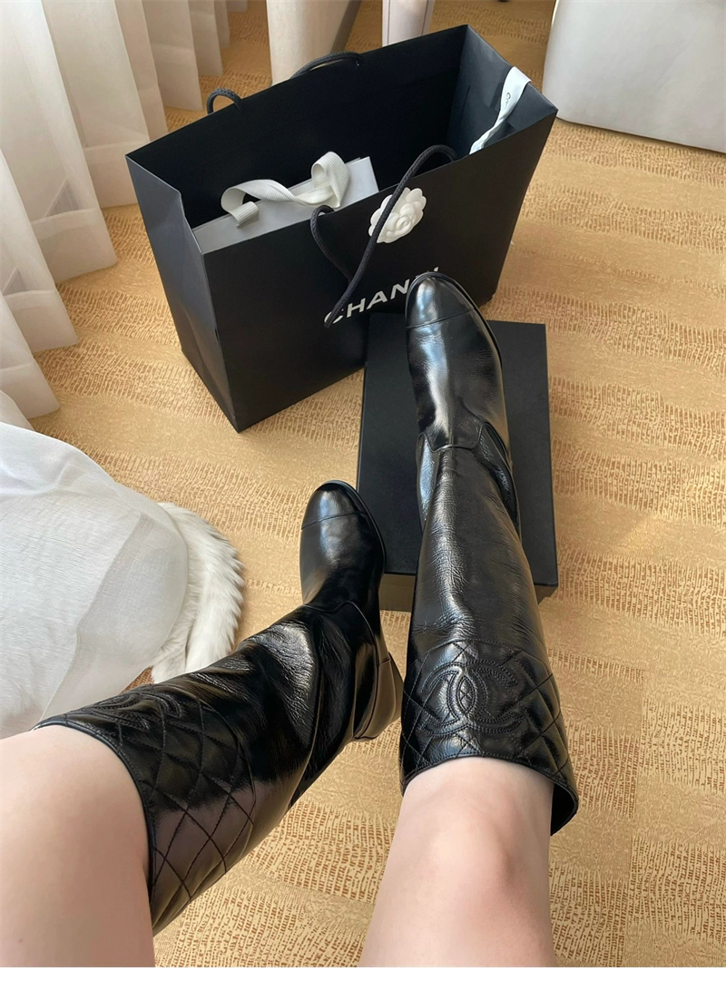 샤넬 퀼팅 롱 부츠