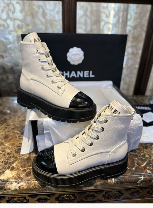 샤넬 23b 레이스업 투톤 부츠