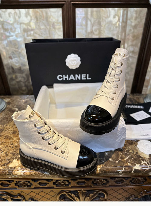 샤넬 23b 레이스업 투톤 부츠