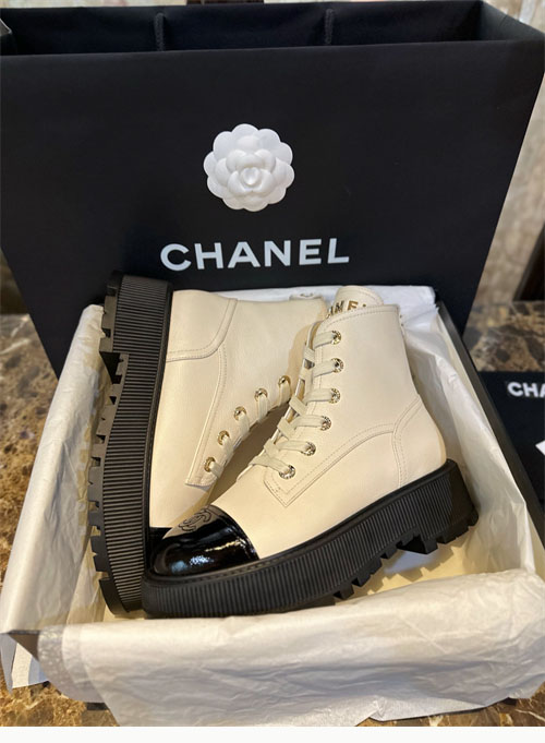 샤넬 23b 레이스업 투톤 부츠