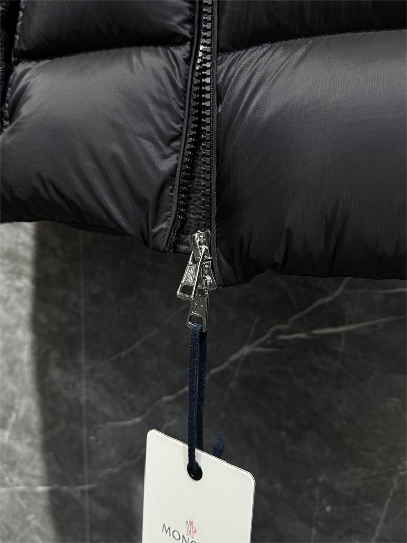 몽클레어 Couyere 쿠예르 후드 숏 다운 패딩 자켓