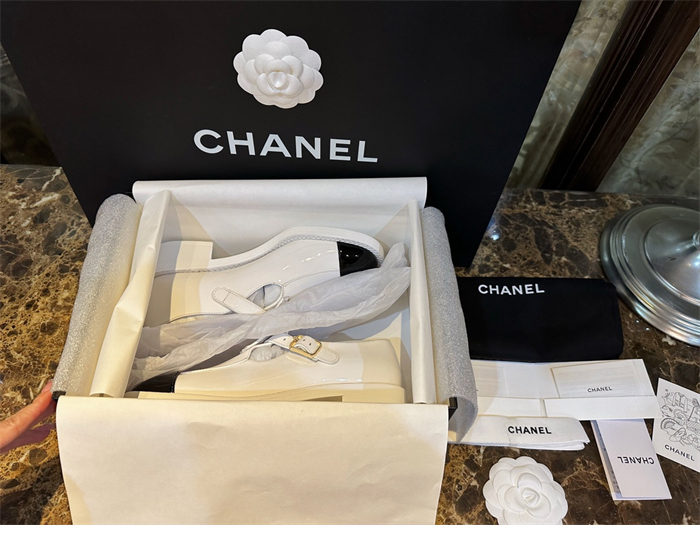 샤넬 23B CC로고 버클 메리제인 로퍼