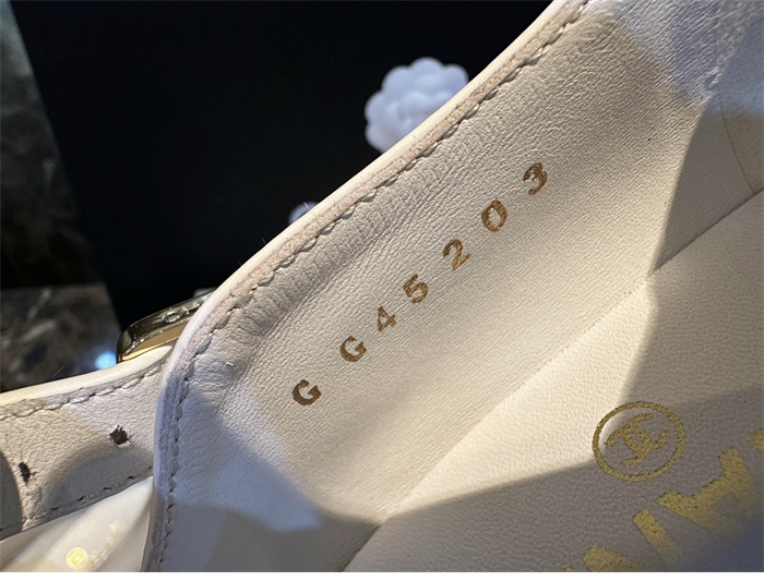 샤넬 23B CC로고 버클 메리제인 로퍼