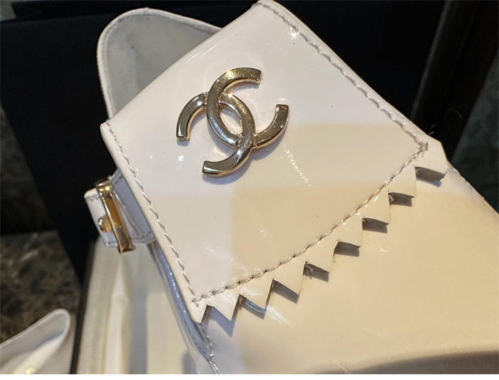 샤넬 23B CC로고 버클 메리제인 로퍼