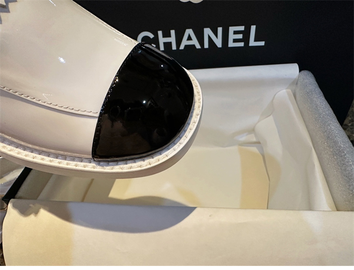 샤넬 23B CC로고 버클 메리제인 로퍼