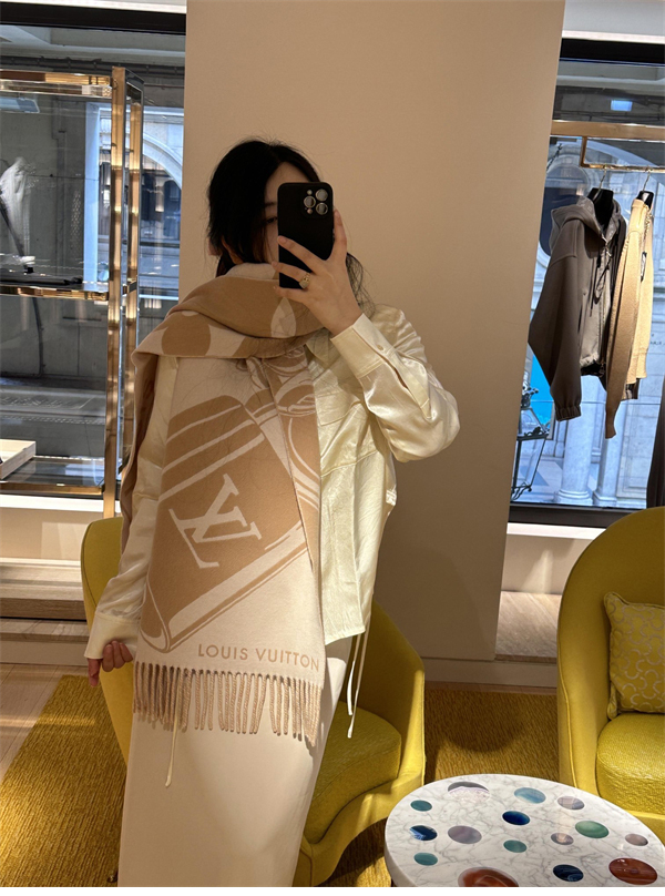 루이비통 락 앤드 키 스카프 M90815