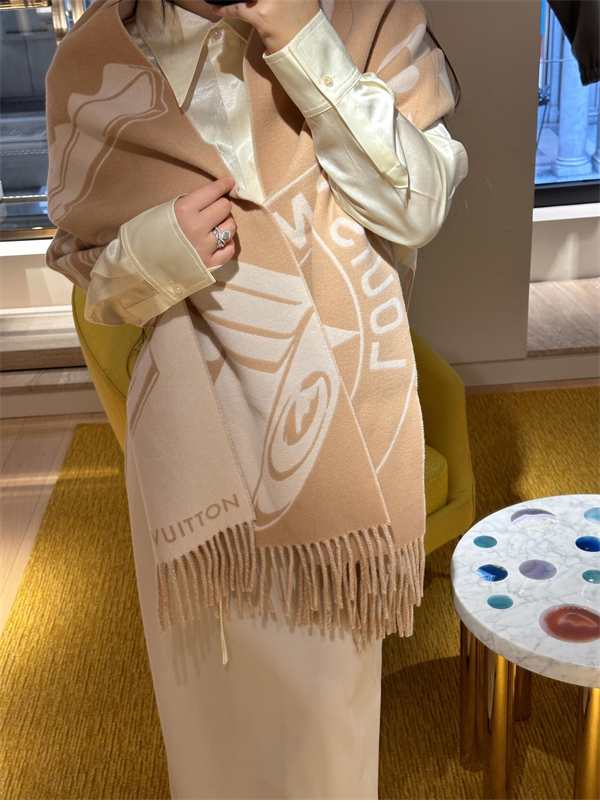 루이비통 락 앤드 키 스카프 M90815