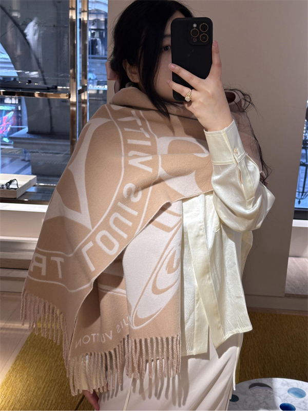 루이비통 락 앤드 키 스카프 M90815