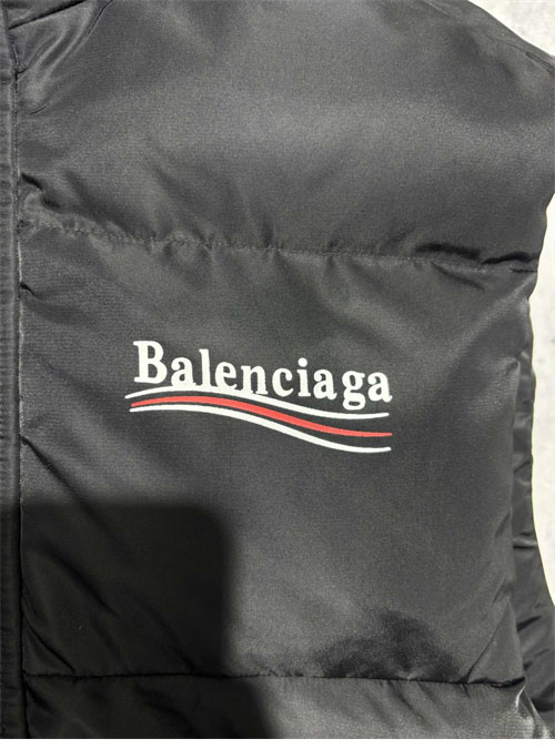 발렌시아가 24SS 웨이브로고 푸퍼 패딩 베스트