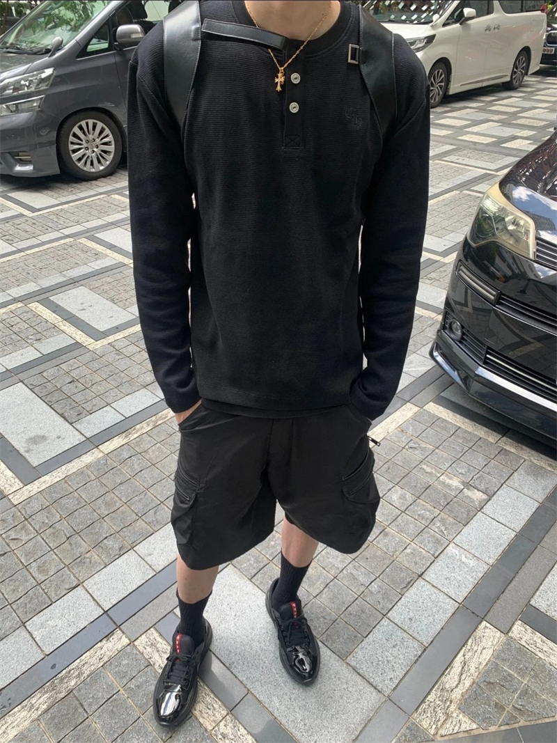 크롬하츠 헨리넥 와플 버튼 니트