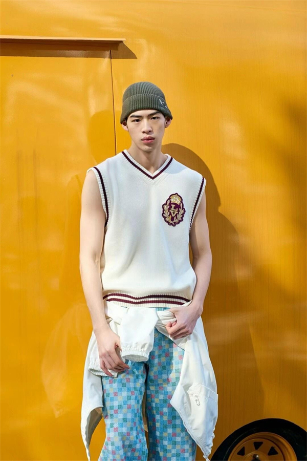 루이비통 루렉스 LV 크라운 패치 울 베스트