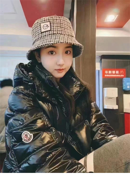 몽클레어 마야 Maya 숏 다운 패딩 자켓