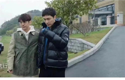 몽클레어 마야 Maya 숏 다운 패딩 자켓