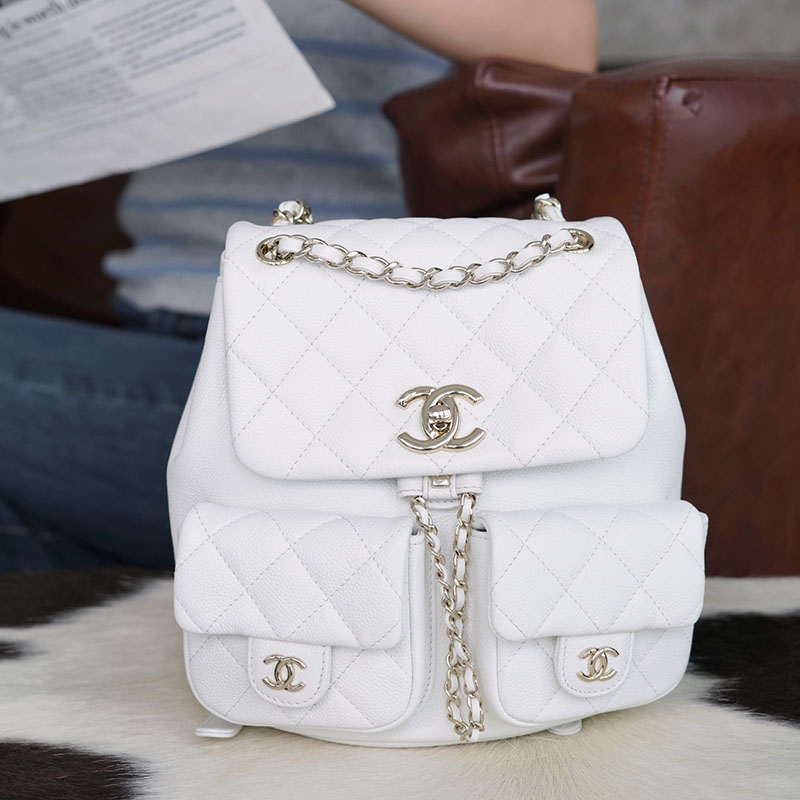 샤넬 24A HAAS 더블 포켓 듀마 백백 화이트