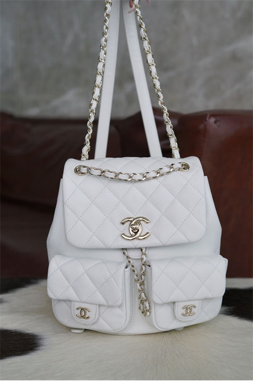 샤넬 24A HAAS 더블 포켓 듀마 백백 화이트