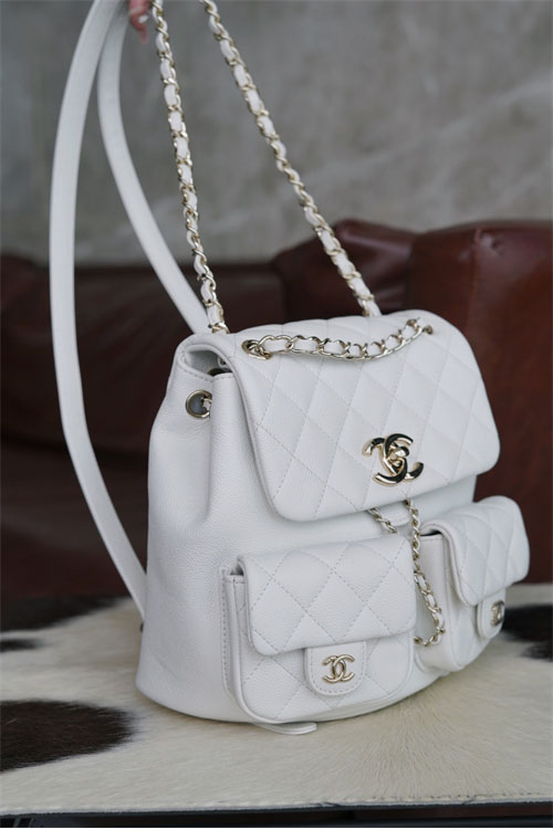 샤넬 24A HAAS 더블 포켓 듀마 백백 화이트