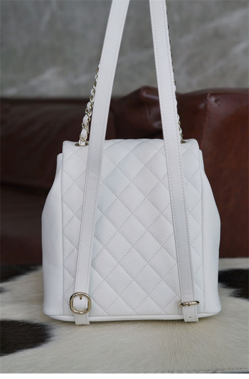 샤넬 24A HAAS 더블 포켓 듀마 백백 화이트