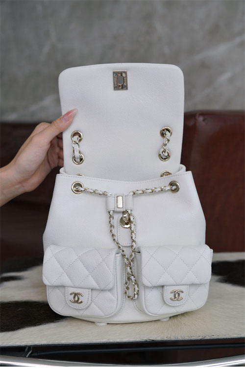 샤넬 24A HAAS 더블 포켓 듀마 백백 화이트