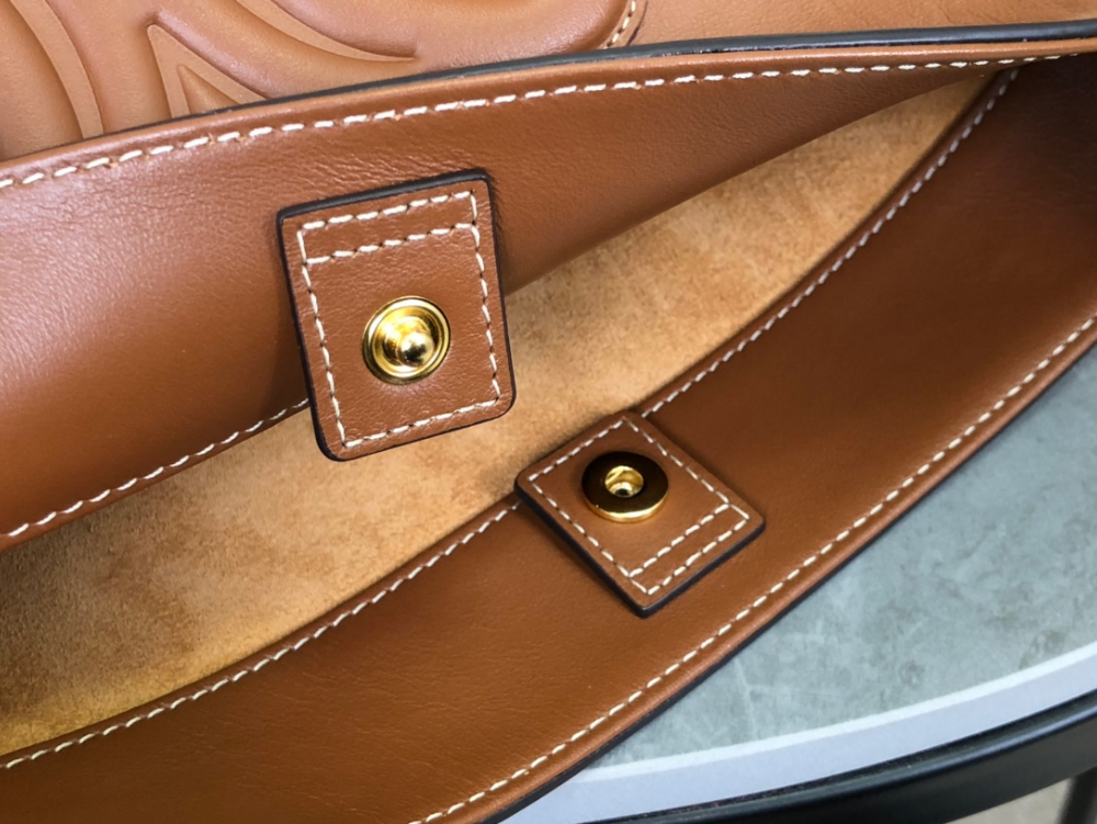 셀린느 퀴르 트리옹프 버킷백