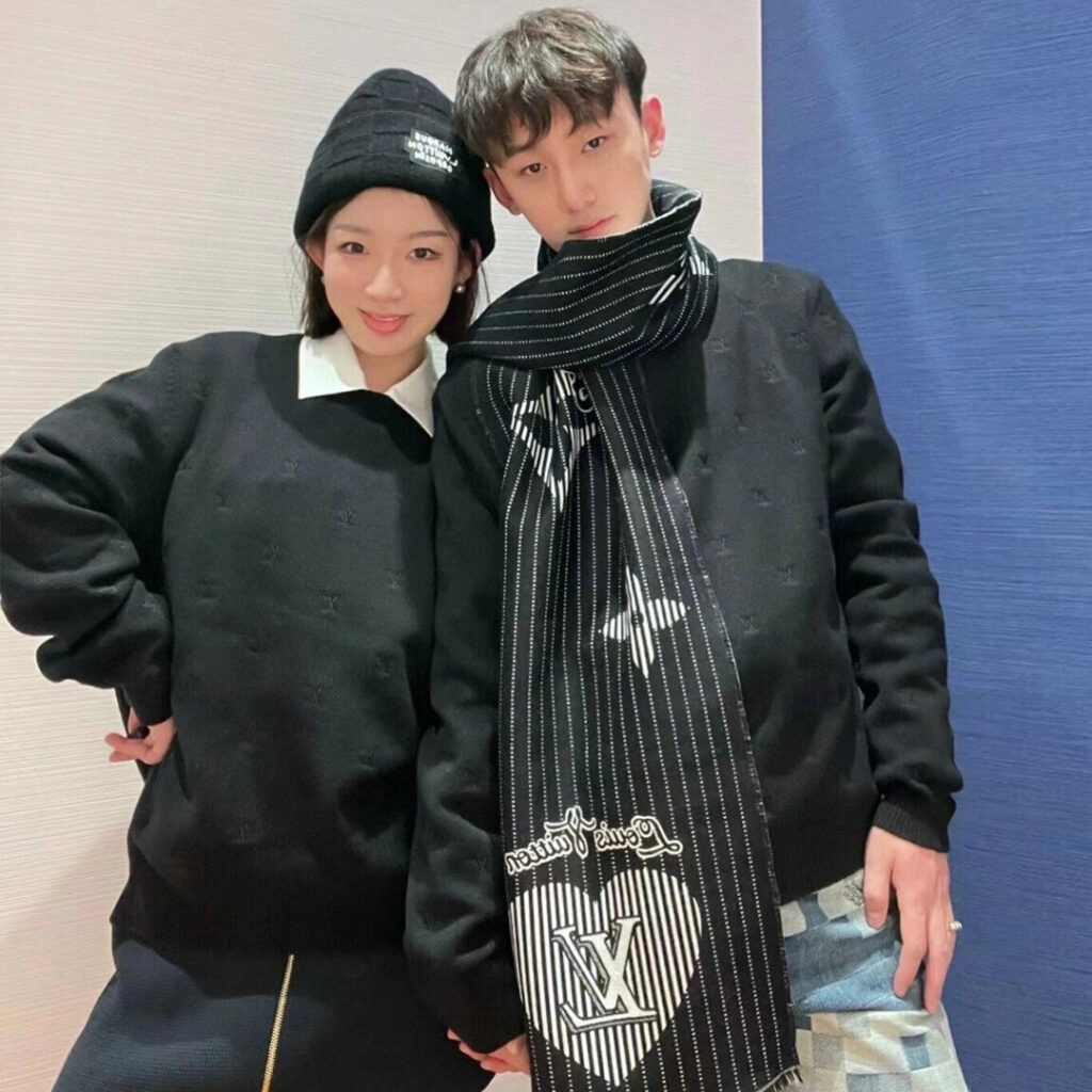 루이비통 엠브로이더드 시그니처 자수 메리노 크루넥 니트 블랙