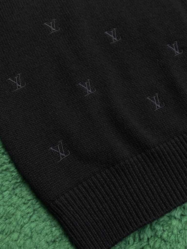 루이비통 엠브로이더드 시그니처 자수 메리노 크루넥 니트 블랙