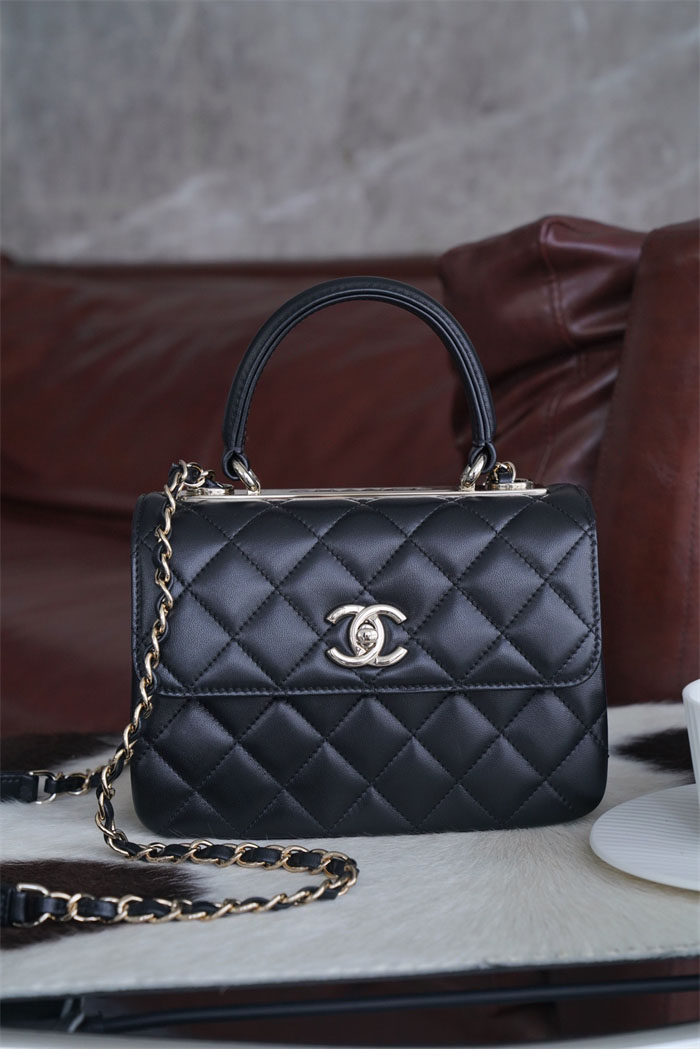 샤넬 트렌디CC 퀼팅 탑핸들 미니