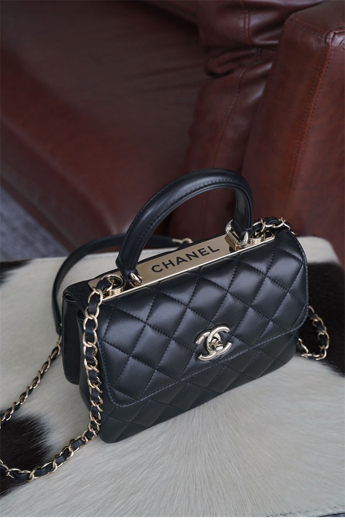 샤넬 트렌디CC 퀼팅 탑핸들 미니