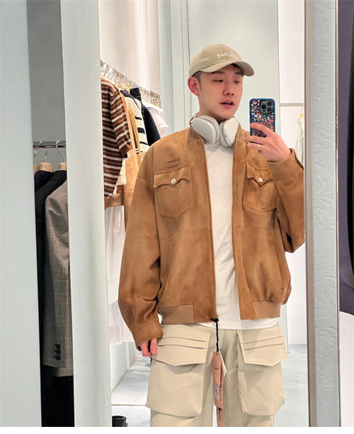 미우미우 24FW 로고 스웨이드 나파 가죽 자켓