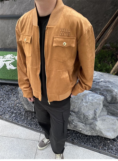 미우미우 24FW 로고 스웨이드 나파 가죽 자켓