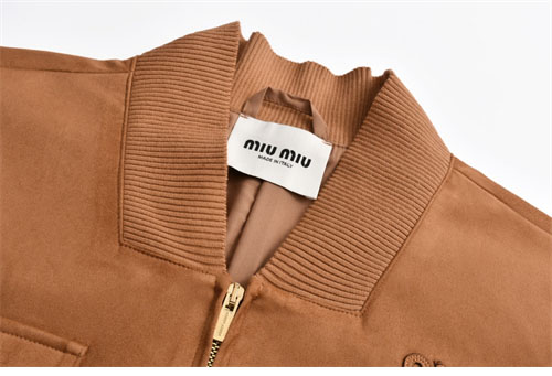 미우미우 24FW 로고 스웨이드 나파 가죽 자켓