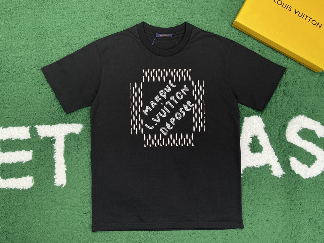 루이비통 24SS 엠브로이더드 시그니처 비즈 디테일 반팔 티셔츠 블랙