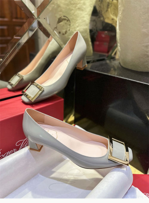 로저 비비에 트럼펫 메탈 버클 펌프스4.5cm