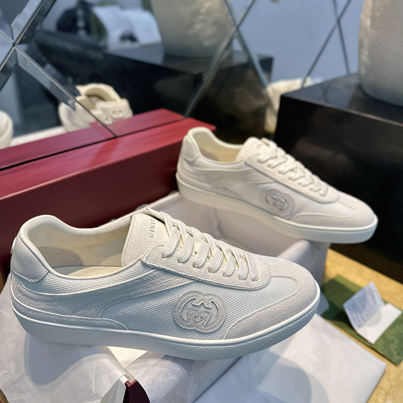 구찌 인터로킹G 스웨이드 스니커즈