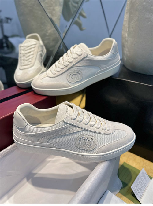 구찌 인터로킹G 스웨이드 스니커즈