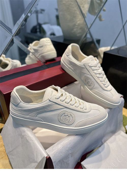 구찌 인터로킹G 스웨이드 스니커즈