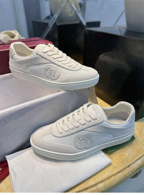 구찌 인터로킹G 스웨이드 스니커즈