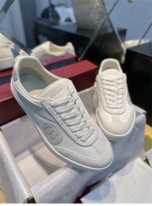 구찌 인터로킹G 스웨이드 스니커즈