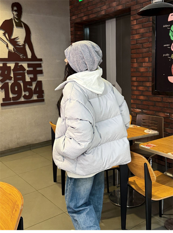 미우미우 24FW 로고 패딩 자켓