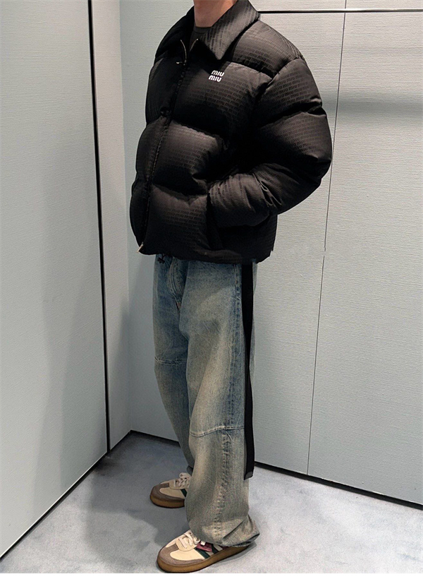 미우미우 24FW 로고 패딩 자켓