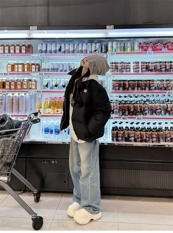 미우미우 24FW 로고 패딩 자켓