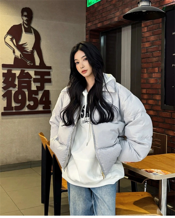 미우미우 24FW 로고 패딩 자켓