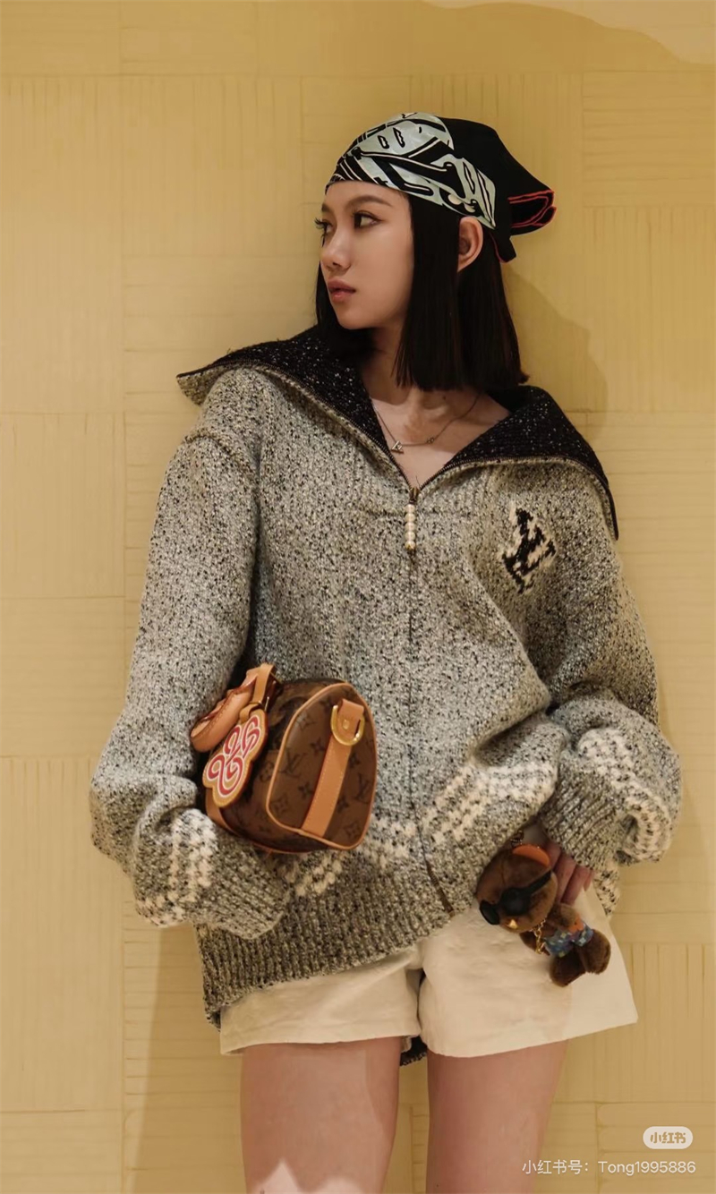 루이비통 x 니고 LV 자수 지퍼 니티드 블루종 자켓